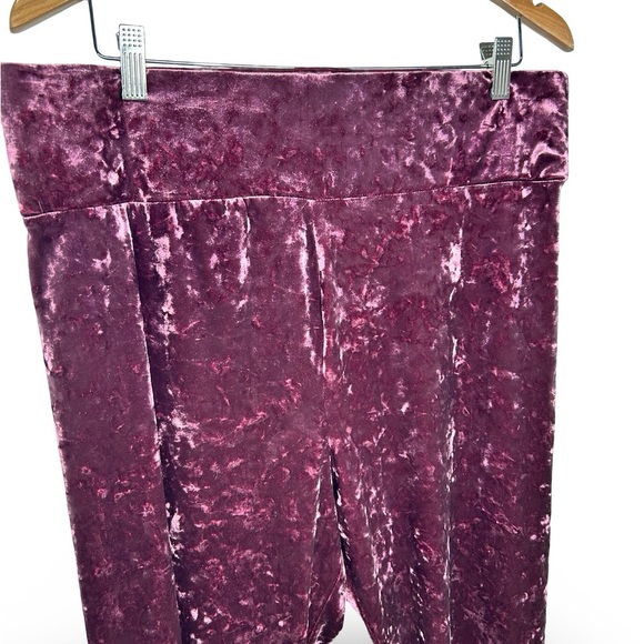 Lou & Grey Velvet Leggings in Deep Plum - Picture 4 of 9